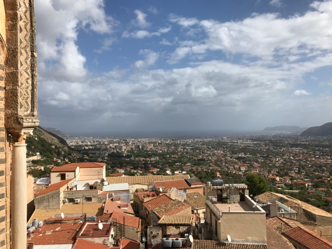 La vista di Palermo e del mare dai tetti del Duomo di Monreale